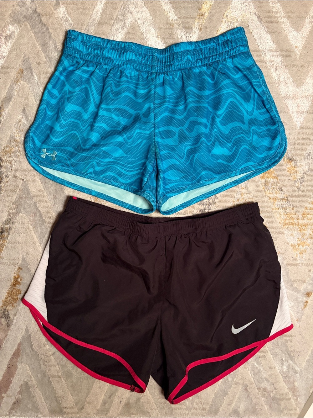 2 Running Shorts Under Armour & Nike